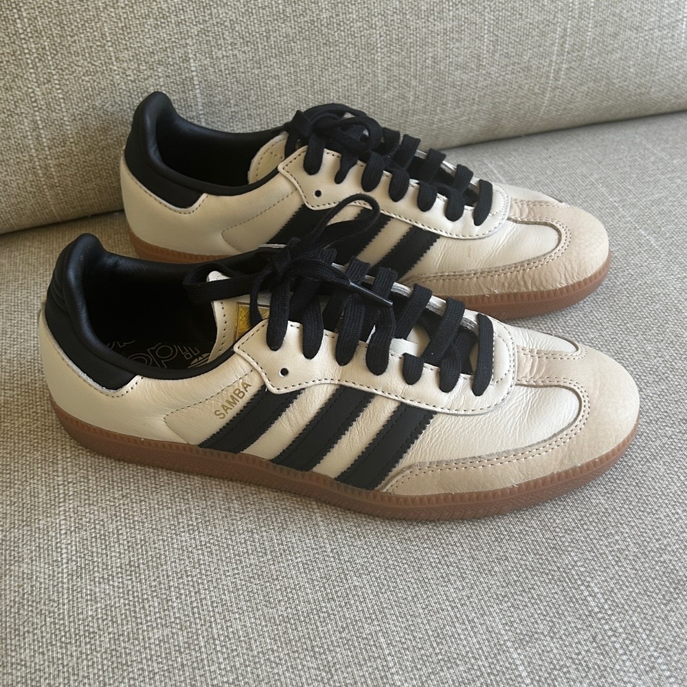 Adidas Samba Sneakers in Black and Tan Size 8 Great Price!